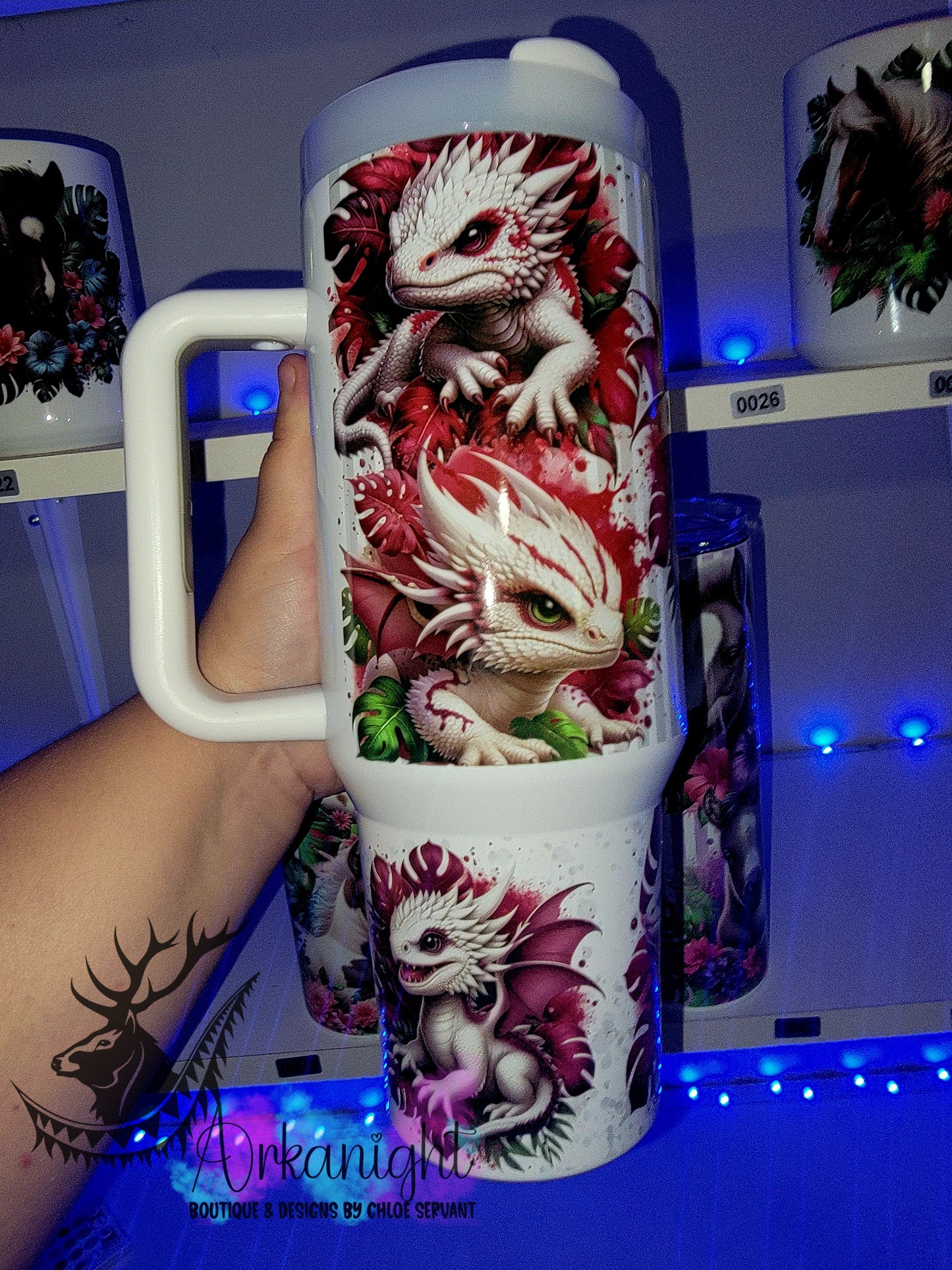 Gourde 40 oz sur commande - Collection Monstera & Bébé Dragon - Blanc & Bourgogne