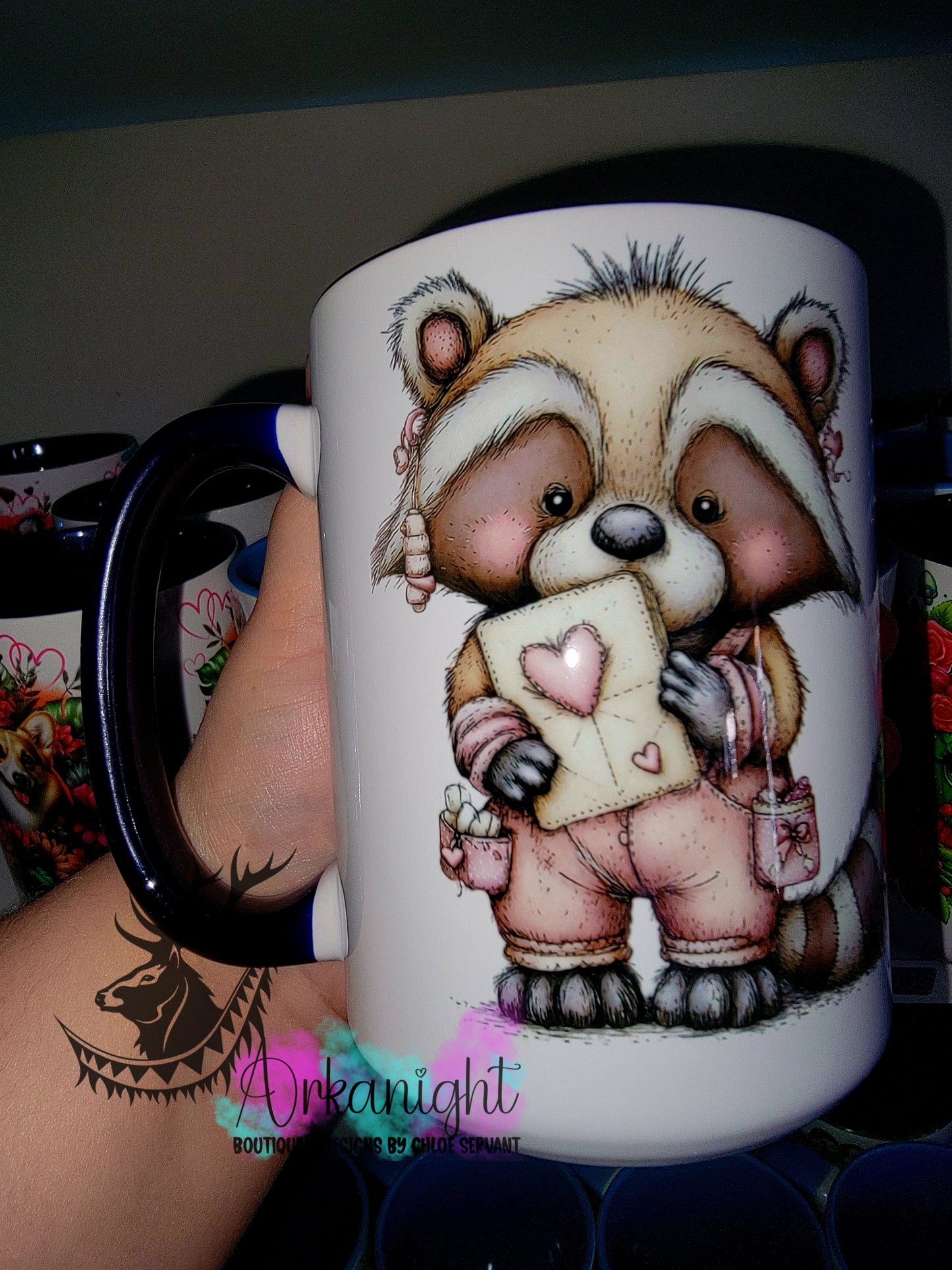 Tasse en céramique sur commande - Collection Saint-Valentin 2026 - Vintage - Love Letter Racoon