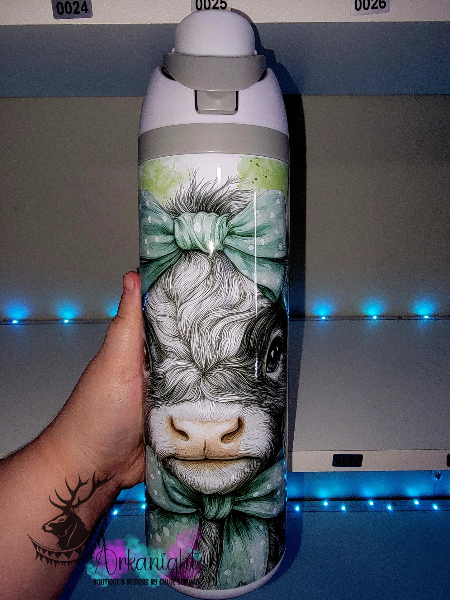 Owala DUPE 24 oz sur commande - Collection Watercolor Realism - Vache Highland Grise & Blanche - Teinte de vert