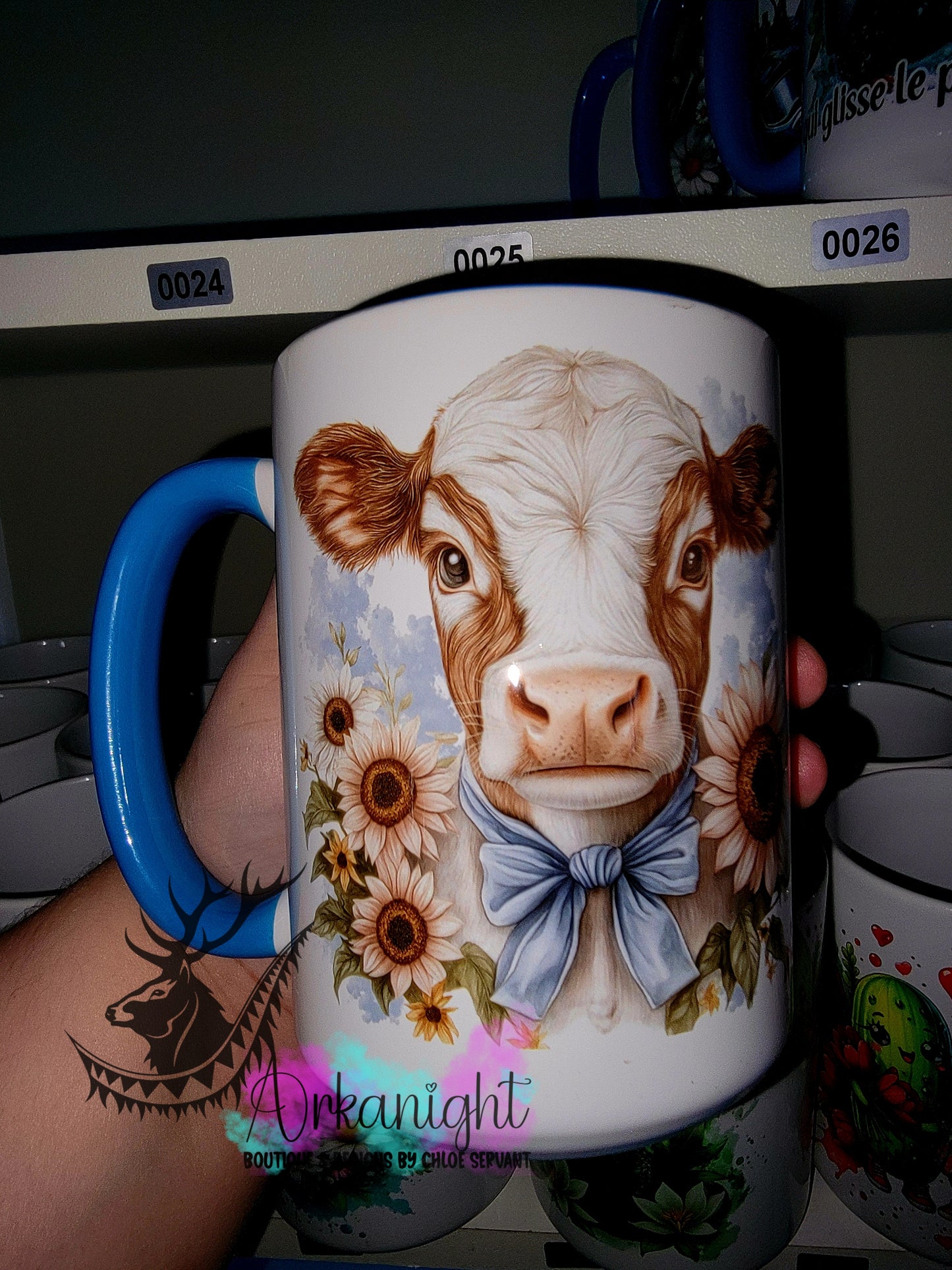 Tasse en céramique sur commande - Collection Realism - Animaux - Vache Holstein Brune & Blancbe - Teinte de bleu gris- Sunflower rose