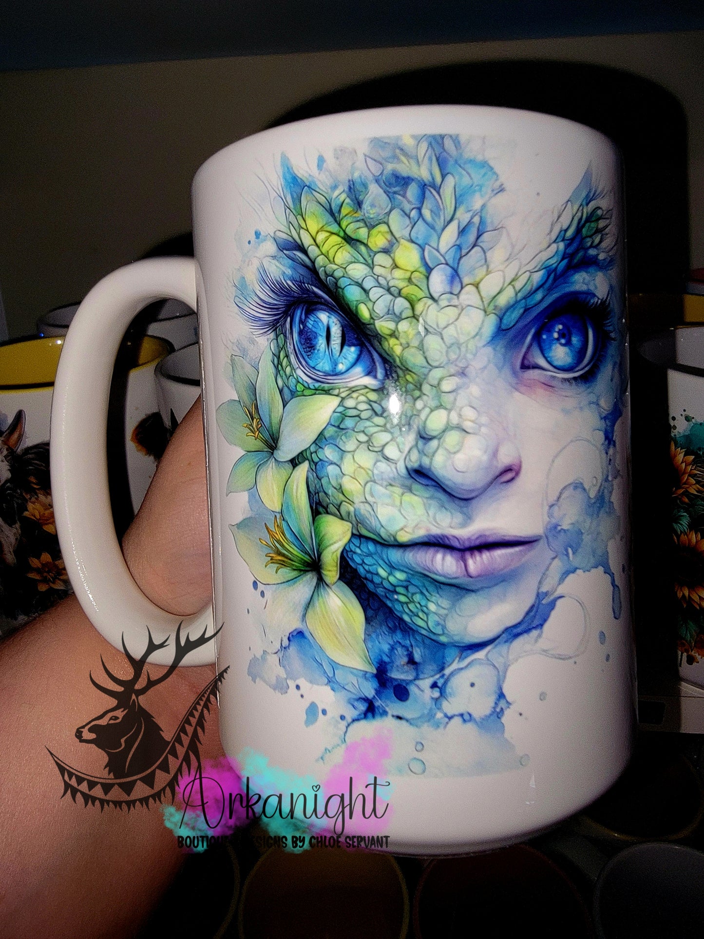 Tasse en céramique sur commande - Collection Fantaisie 2026 - Mi-Femme Mi-Dragon - Vert Menthe & Cian