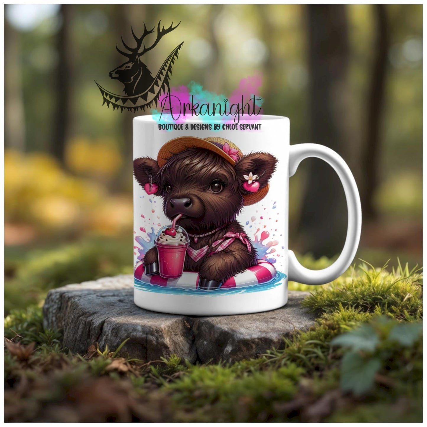 Numérique - Tasse en céramique - Collection Illustration Vache Métiers & Occupations - Vache Highland Brune - À la plage - Teinte de rose