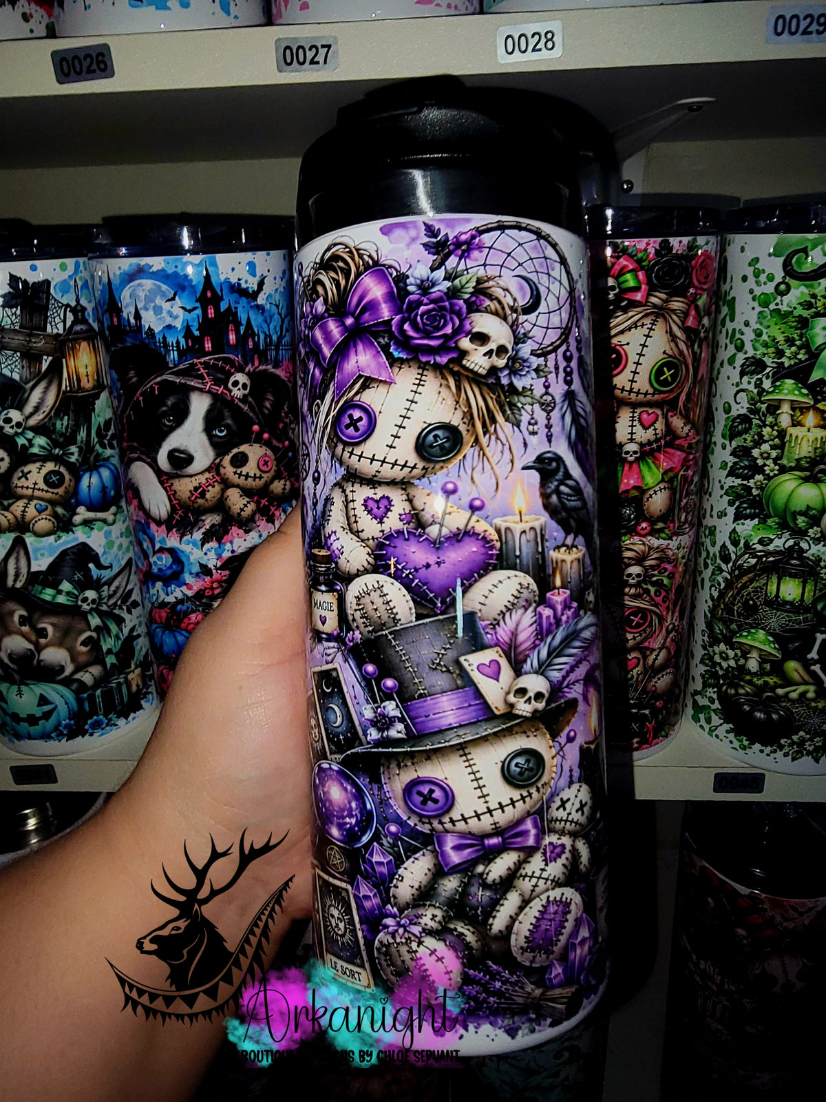 Gourde sur commande - Couvercle à café - 14 oz - Collection Halloween 2026 - Voodo Doll Mauve