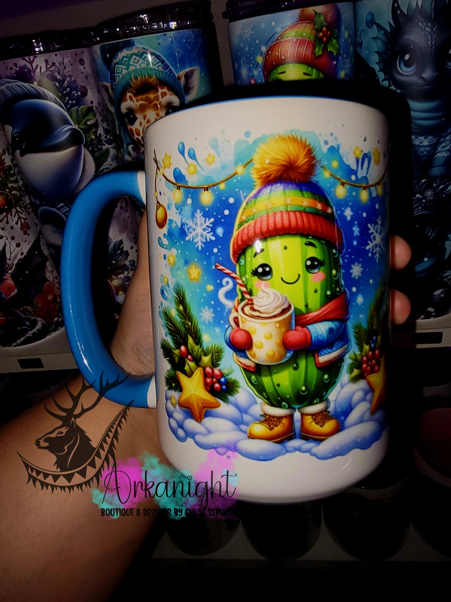 Tasse en céramique sur commande - Collection Hiver 2025 - Cornichon bleu au ski