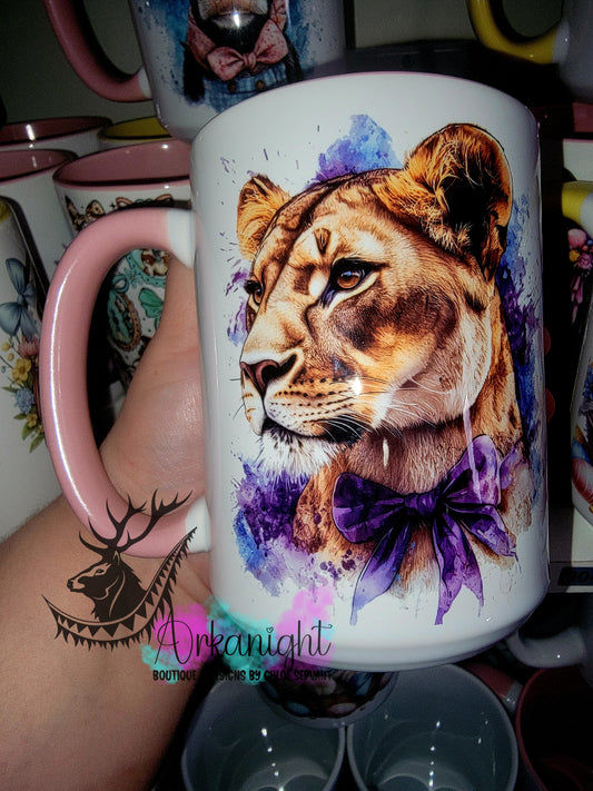 Tasse en céramique sur commande - Collection Watercolor Realism - Lionne - Teinte de Mauve