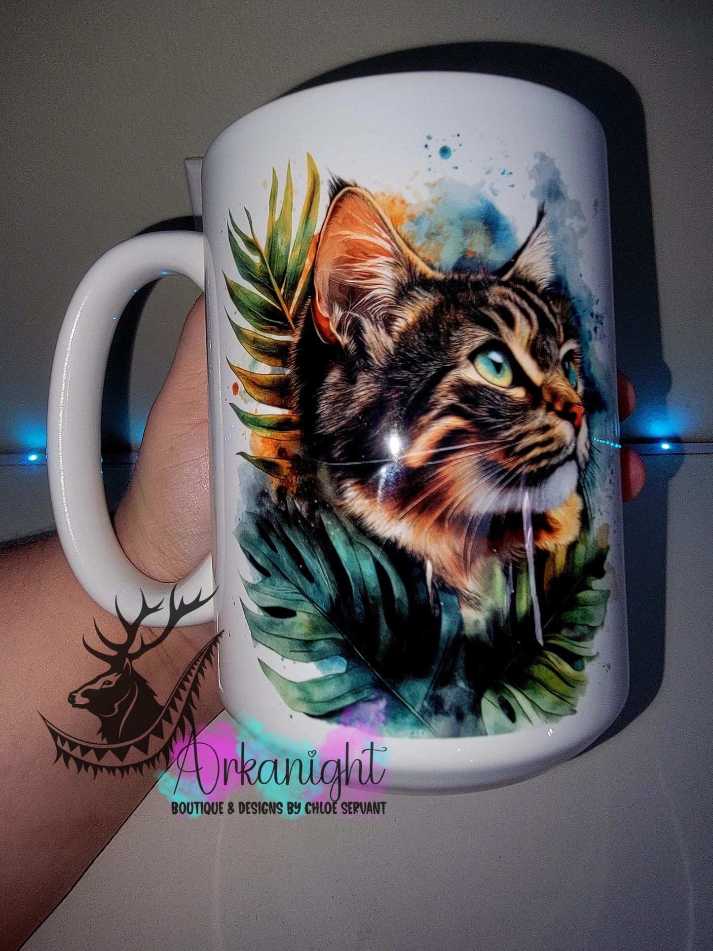 Tasse en céramique sur commande - Collection Watercolor Realism - Chat Domestique Tigré Brun - Teinte de bleu/orangé