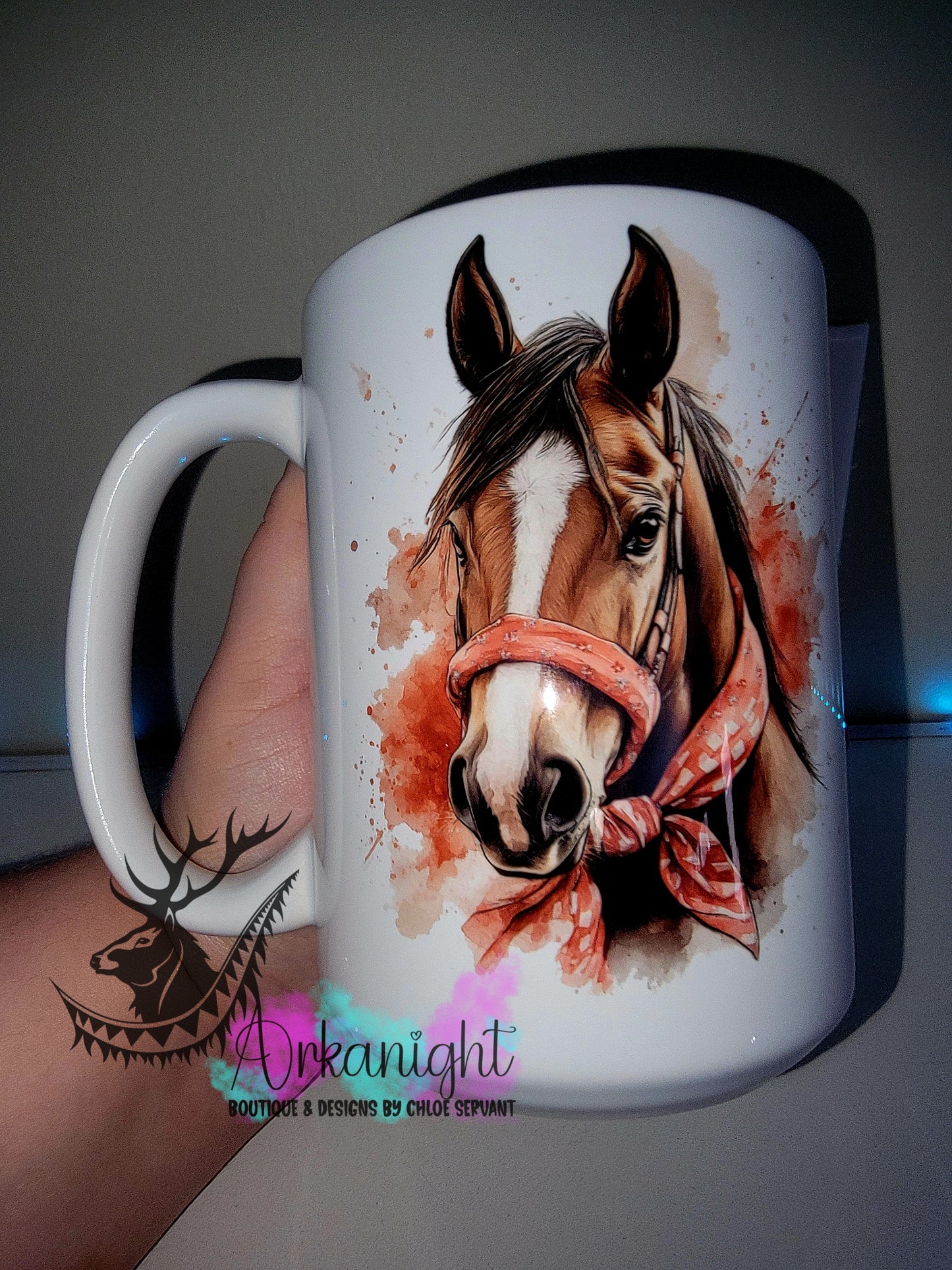 Tasse en céramique sur commande - Collection Watercolor Realism - Cheval Quarter Horse brun - Boucle orangé/rouge