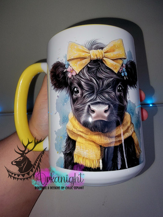 Tasse en céramique sur commande - Collection Watercolor Realism - Vache Highland - Teinte Bleu - Boucle jaune