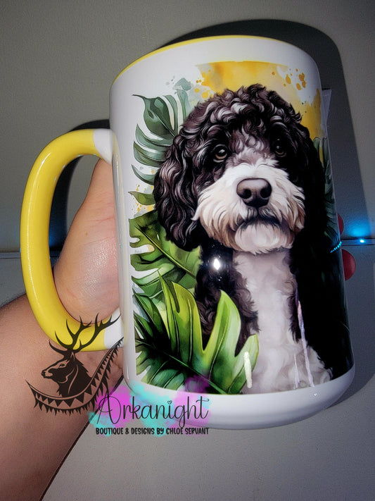 Tasse en céramique sur commande - Collection Watercolor Realism - Goldendoodle Noir & Blanc - Teinte jaune