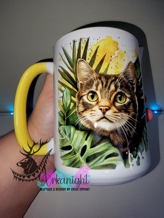 Tasse en céramique sur commande - Collection Watercolor Realism - Chat Domestique Tigré Brun - Teinte jaune