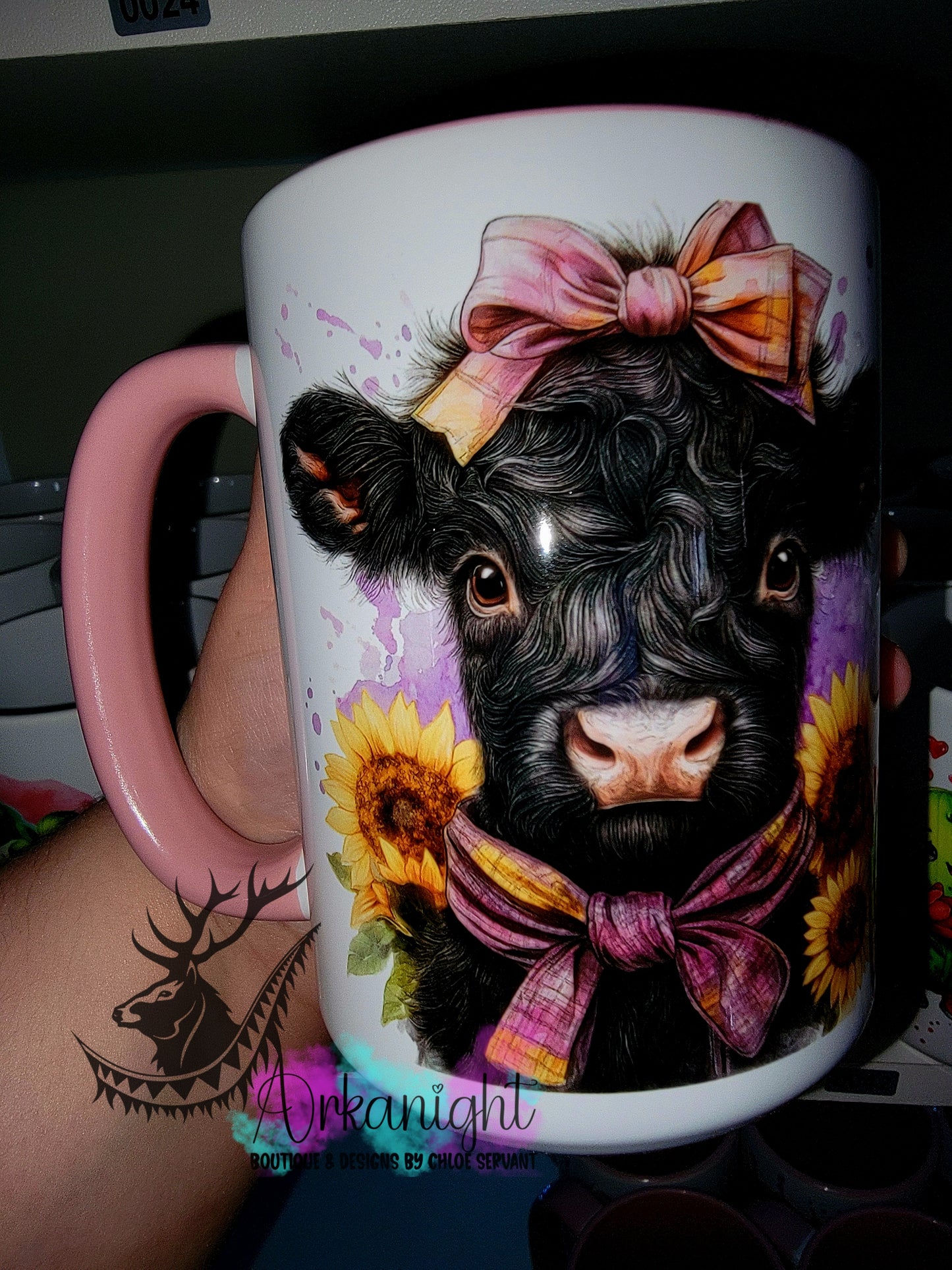 Tasse en céramique sur commande - Collection Western 2026 - Realism - Vache Highland Noir - Teinte de Mauve