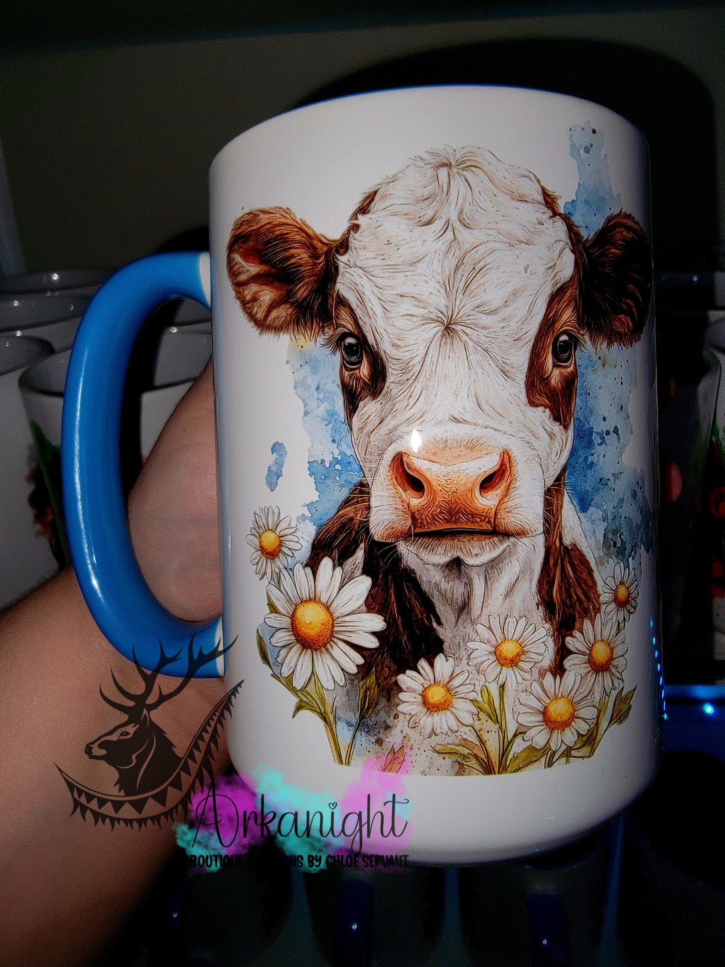 Tasse en céramique sur commande - Collection Realism - Animaux - Vache Holstein Brune & blanche - Teinte de bleu - Marguerite