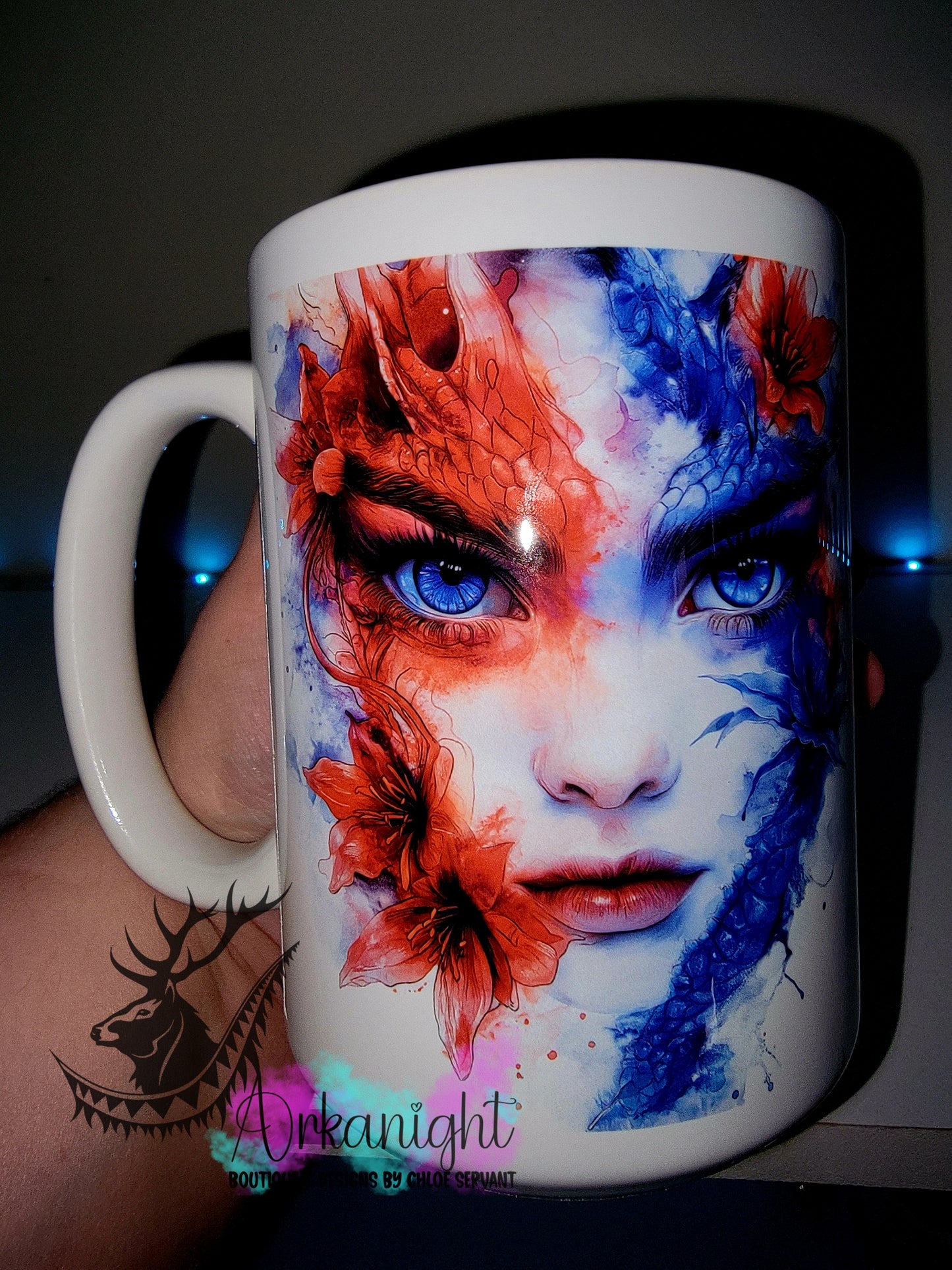 Tasse en céramique sur commande - Collection Fantaisie 2026 - Mi-Femme Mi-Dragon - Rouge & Bleu Royale