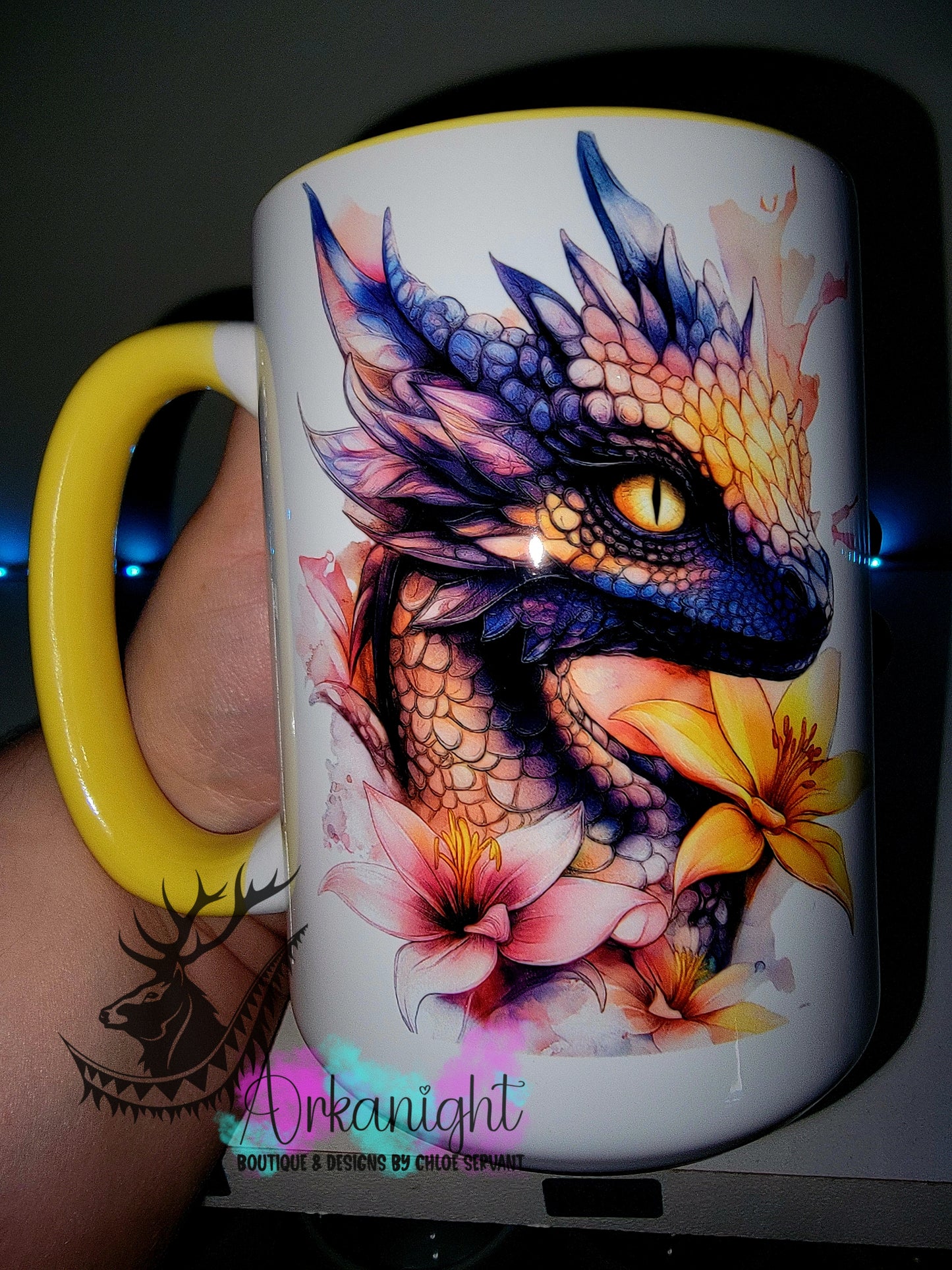 Tasse en céramique sur commande - Collection Fantaisie 2026 - Dragon - Noir , Rose & Jaune doré