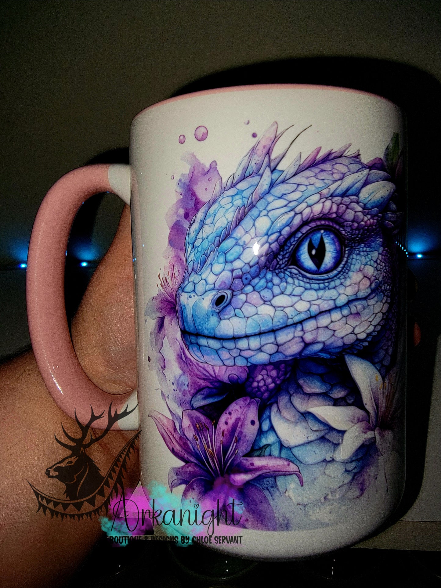 Tasse en céramique sur commande - Collection Fantaisie 2026 - Dragon - Bleu Ciel & Mauve