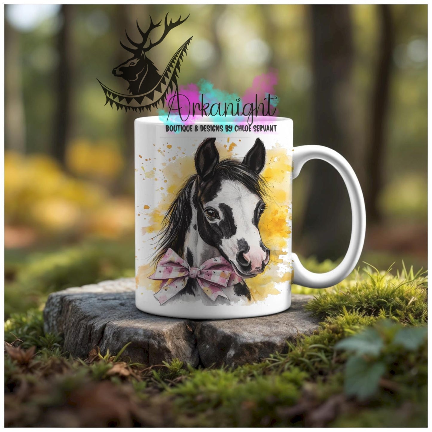 Numérique - Tasse en céramique - Western 2026 - Pouliche Paint Horse Noir & Blanche - Teinte de jaune et rose
