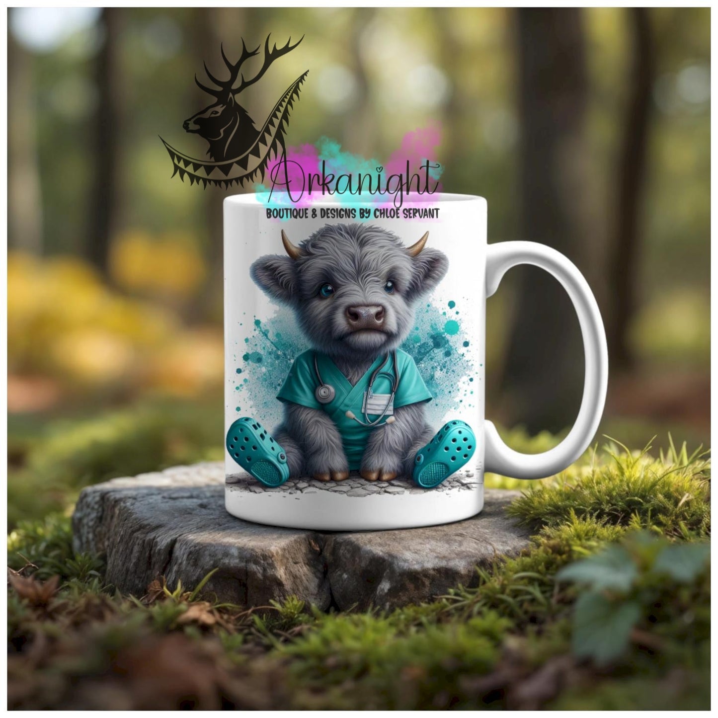 Numérique - Tasse en céramique - Collection Illustration Vache Métiers & Occupations - Vache Highland Grise - Infirmier - Teinte de Bleu