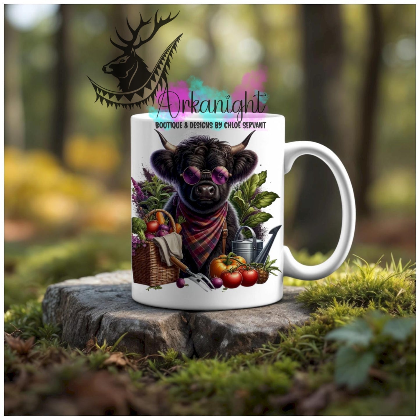 Numérique - Tasse en céramique - Collection Illustration Vache Métiers & Occupations - Vache Highland Noire - Jardinage- Teinte de Mauve - 01