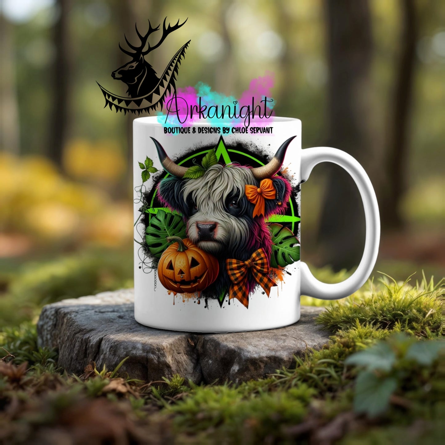 Numérique - Tasse en céramique - Collection Halloween & Witchy ♡ Sorcière Vache Highland Blanche & Noire