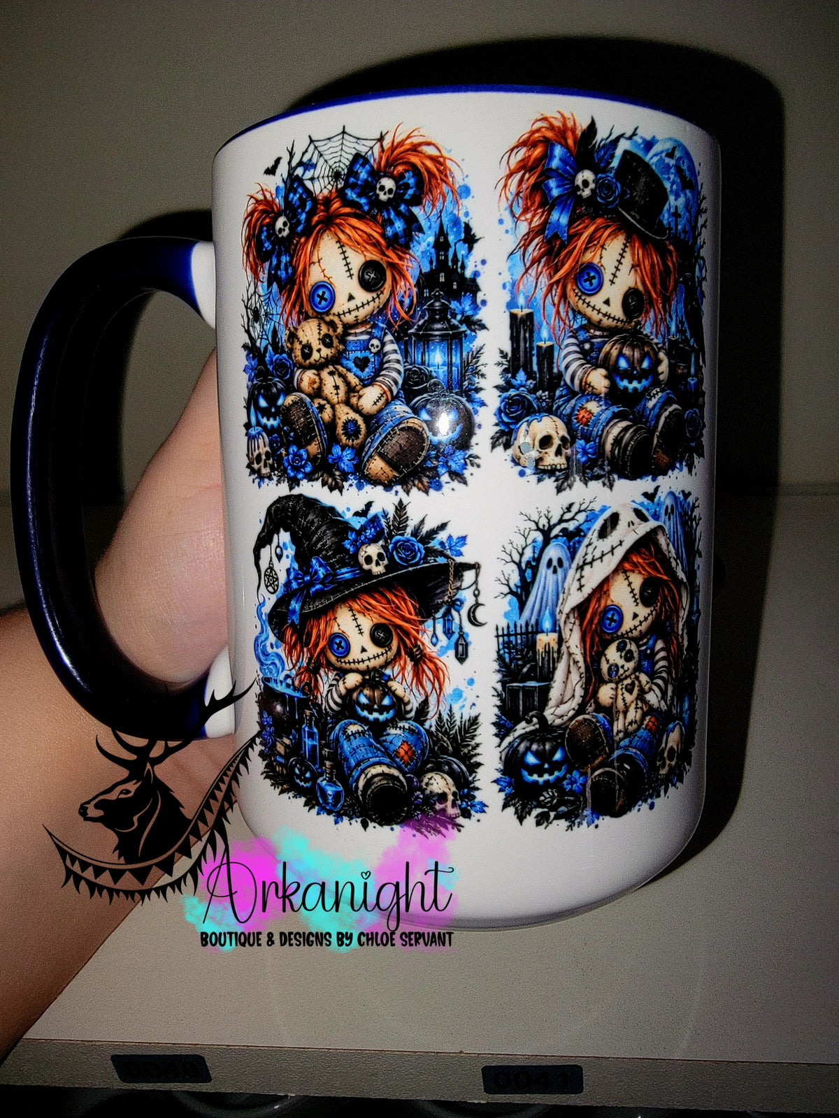 Tasse en céramique sur commande - Collection Automne et Halloween 2026 ♡ Horreur ♡ Poupée Voodo Rousse